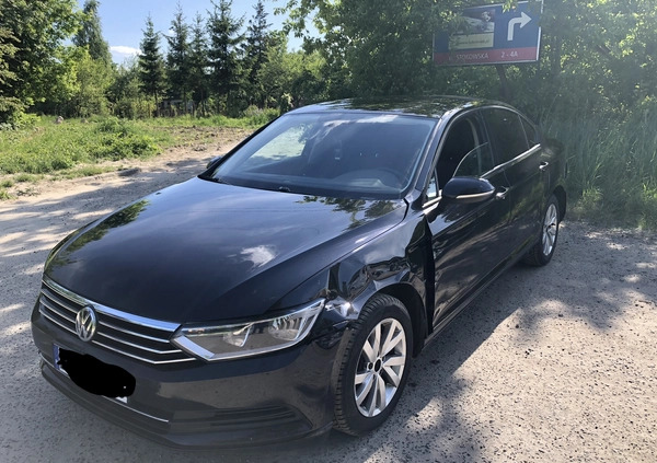 Volkswagen Passat cena 29900 przebieg: 242000, rok produkcji 2016 z Łódź małe 79